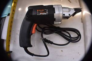 lot 28 image: WEN 3650 Variable Speed Swivel Head Electric Metal Shear