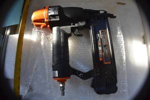 lot 55 image: WEN 61721 18-Gauge 38-Inch to 2-Inch Pneumatic Brad Nailer