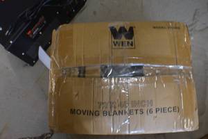 lot 59 image: WEN 272406 72-Inch by 40-Inch Heavy Duty Padded Moving Blankets, 6-Pack