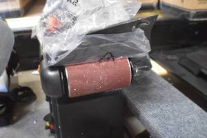 lot 69 image: WEN 6502T 4.3-Amp 4 x 36 in. Belt and 6 in. Disc Sander with Cast Iron Base