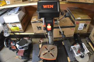 lot 70 image: WEN 4214T 5-Amp 12-Inch Variable Speed Cast Iron Benchtop Drill Press with Laser and Work Light