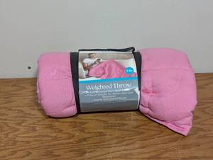 lot 14 image: Comfort Bay Weighted Blanket 5lbs - Pink - 40in x 50in
