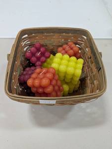 lot 49 image: Wonderful Weave Basket with 7 unique Decor Candles
