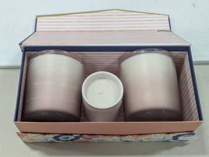 lot 58 image: Candle Gift Box Set - 3 Candles Total
