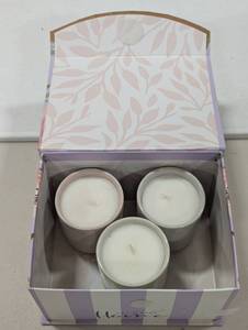 lot 59 image: Candle Gift Box Set - 3 Candles Total