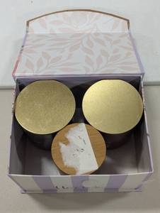 lot 60 image: Candle Gift Box Set - 3 Candles Total