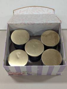 lot 61 image: Candle Gift Box Set - 5 Candles Total