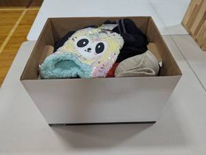 lot 45 image: Nice Lot of Mixed Hats and Gloves - All Styles & Sizes