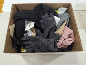 lot 46 image: Nice Lot of Mixed Hats and Gloves - All Styles & Sizes