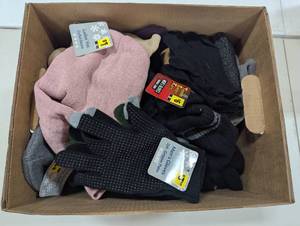 lot 47 image: Nice Lot of Mixed Hats and Gloves - All Styles & Sizes