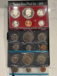 lot 16 image: 1976-S Proof and P & D Mint Sets