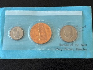 lot 68 image: 1976-D Bicentennial San Francisco Mint Souvenir Set
