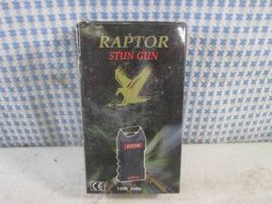 lot 11 image: (BSB) Raptor 100K Volts Stun Gun...