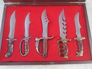 lot 12 image: (BS) Defender 5pc Mini Knife Set in...