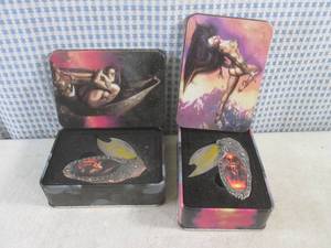 lot 17 image: (EC1) 2 Collector Knives in Tin Box...