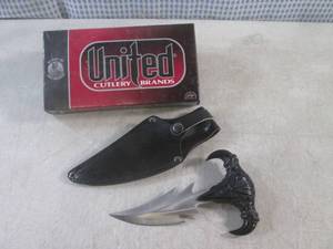 lot 22 image: (EC1) United Cutlery Dragon Tooth D...
