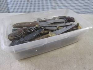 lot 143 image: (BS) Assorted As-Is Knives Fixed an...