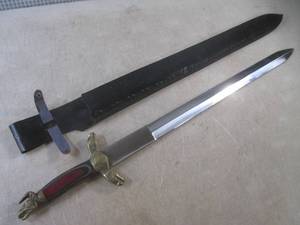 lot 166 image: (D-3) 32 Sword with WoodBrass Han...