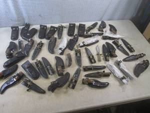 lot 186 image: (CSB) Assortment of Small Knives - ...