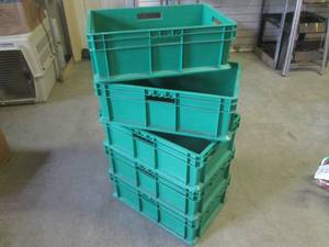 lot 224 image: (BR1) 5 Stackable Plastic Bins with...