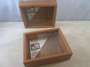 lot 229 image: (CSB) 2 Treasured Keepsakes Display...