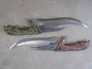 lot 234 image: (CS) 2 Decorative 14 12 Knives in...