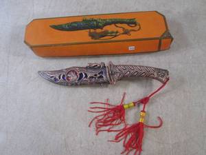 lot 263 image: (D-2) 8 Decorative Knife with Shea...