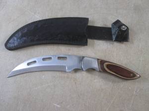 lot 272 image: (D-2) 11 14 Knife with Leather Sh...