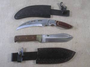 lot 275 image: (BSB) 2 As-Is 11 Knives with Sheat...