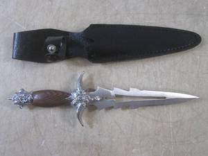 lot 300 image: (BSB) 9 14 Decorative Knife with ...