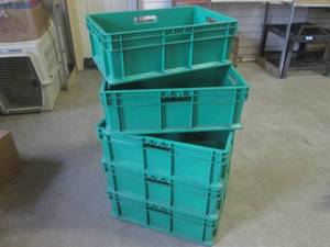 lot 318 image: (BR1) 5 Stackable Plastic Bins with...