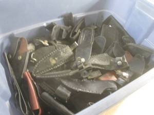 lot 329 image: (CSB) Tote of Assorted Smaller Knif...