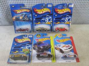 lot 331 image: (EC1) Assorted Hot Wheels in Packag...