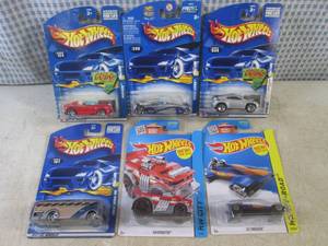 lot 332 image: (EC1) Assorted Hot Wheels in Packag...