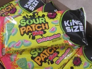 lot 358 image: (B-2) 18 King Size Bags of Watermel...