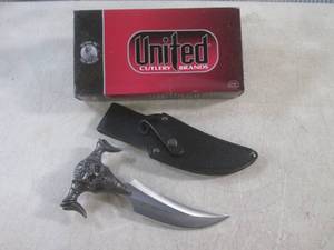 lot 24 image: (EC1) United Cutlery Skull Dagger w...