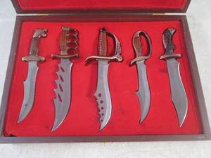 lot 28 image: (BS) Defender 5pc Mini Knife Set in...
