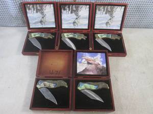 lot 30 image: (BS) 5 Colector Knives in Wood Disp...