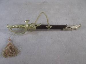 lot 31 image: (H-2) Decorative Short Sword with S...