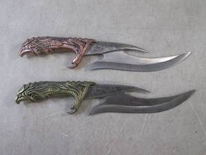 lot 70 image: (CS) 2 - 14 12 Fixed Blade Knives...
