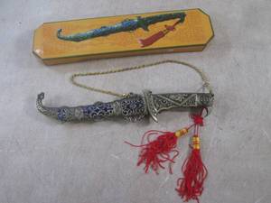 lot 85 image: (CNTR) 12 Custers Last Stand Decor...
