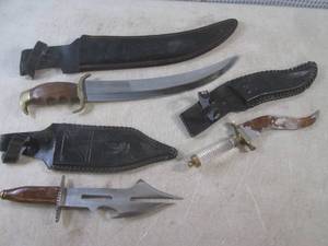 lot 124 image: (EW5) 3 Knives with Sheaths in Poor...