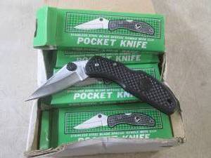 lot 134 image: (EC1) Box of 12 Folding Pocket Kniv...