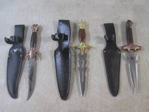 lot 138 image: (BS) 3 Decorative Knives with Sheat...