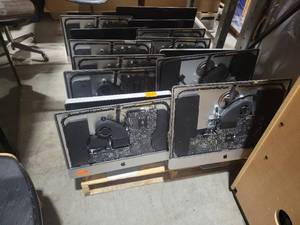lot 39 image: Pallet of iMacs For Parts (536373) HDDs removed