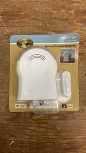 lot 95 image: Hampton Bay Wireless Doorbell Strobe Kit - White Flash