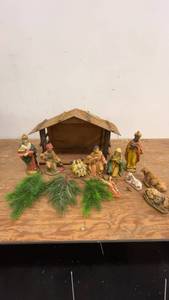 lot 124 image: Ceramic Nativity Set with Wooden Stable