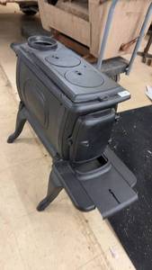 lot 134 image: Vintage Cast Iron Wood Burning Stove