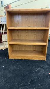 lot 176 image: Oak Finish 3-Shelf Bookcase