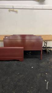 lot 184 image: Mahogany Finish Headboard and Footboard Set